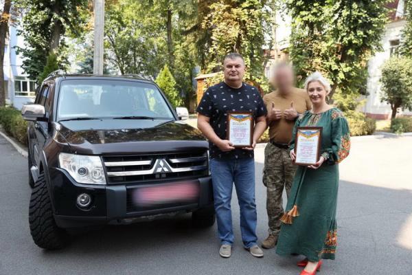 Військовим на передову з Вінниччини передали автомобіль