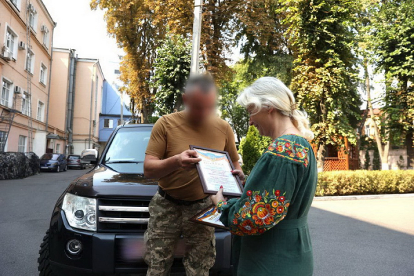 Військовим на передову з Вінниччини передали автомобіль