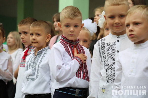 Сина загиблого на війні КОРДівця у перший клас повели побратими батька