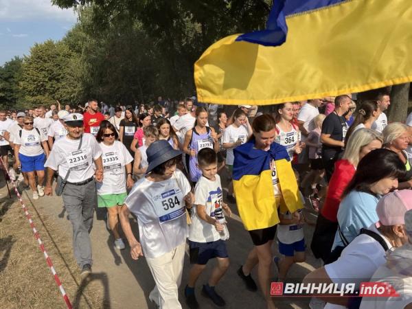 Понад тисяча людей у Вінниці долучились до всеукраїнського забігу «Шаную воїнів, біжу за героїв України»