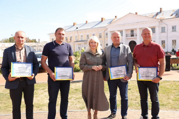 Службові авто та помпові рушниці отримали поліцейські офіцери громад Вінниччини