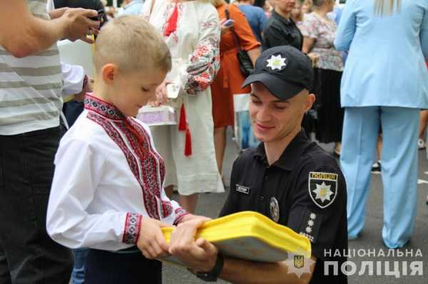 Сина загиблого на війні КОРДівця у перший клас повели побратими батька