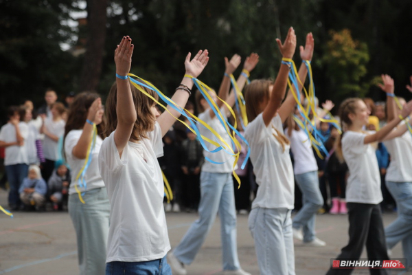 У День захисника учні та вчителі вінницького ліцею провели благодійний захід, щоб допомогти воїнам