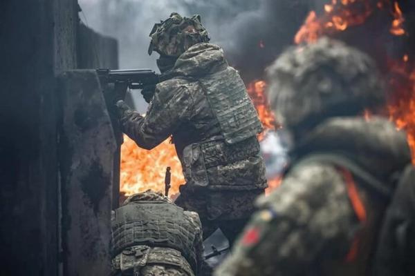 У День вчителя розповідаємо про освітян Вінниччини, які залишили шкільні класи, щоб стати до лав ЗСУ