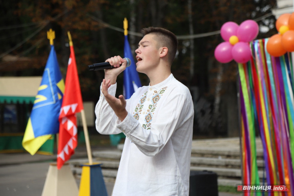 У День захисника учні та вчителі вінницького ліцею провели благодійний захід, щоб допомогти воїнам