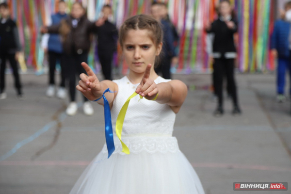 У День захисника учні та вчителі вінницького ліцею провели благодійний захід, щоб допомогти воїнам