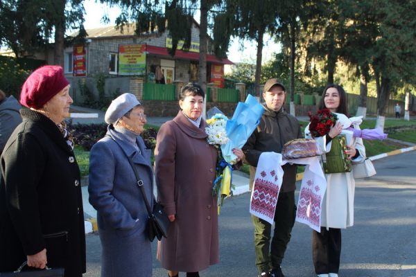 На Вінниччині всією громадою зустріли воїна, який повернувся з російського полону