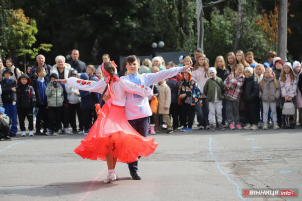 У День захисника учні та вчителі вінницького ліцею провели благодійний захід, щоб допомогти воїнам