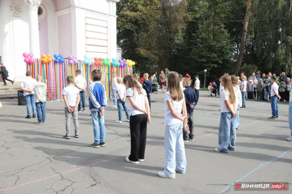 У День захисника учні та вчителі вінницького ліцею провели благодійний захід, щоб допомогти воїнам