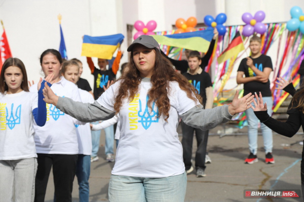 У День захисника учні та вчителі вінницького ліцею провели благодійний захід, щоб допомогти воїнам