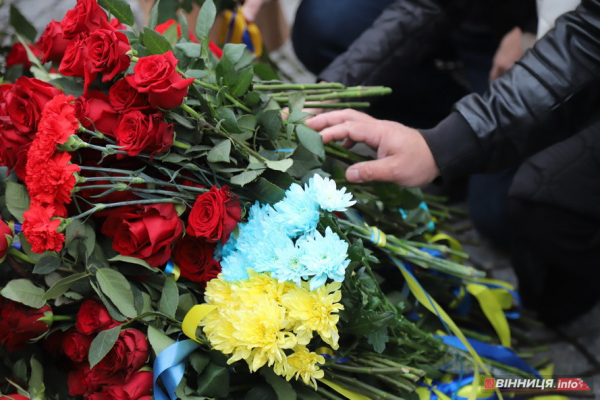 Вінниця вшановує пам'ять полеглих Захисників і Захисниць України