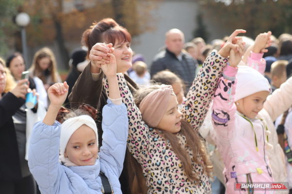 У День захисника учні та вчителі вінницького ліцею провели благодійний захід, щоб допомогти воїнам