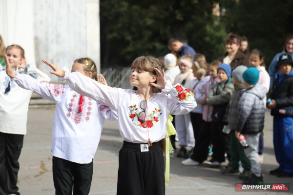 У День захисника учні та вчителі вінницького ліцею провели благодійний захід, щоб допомогти воїнам