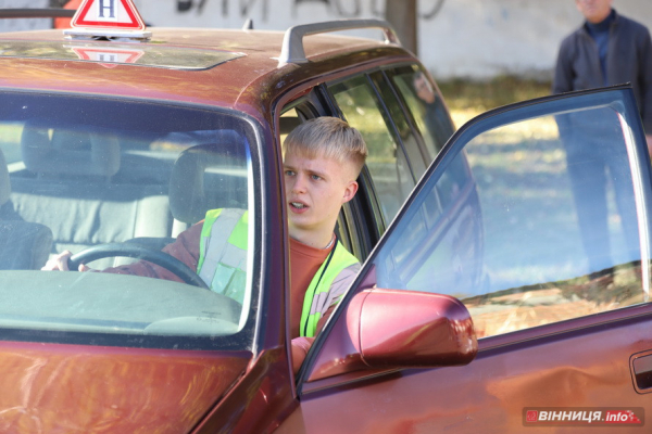 Техогляд автівки, заміна колеса та водіння: у Вінниці студенти змагалися за звання найкращих електромеханіків