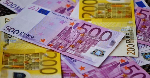 Курс валют на 12 травня: скільки коштують долар, євро та злотий