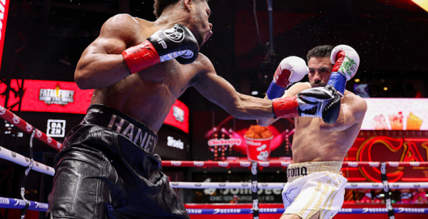 Гейні захистив титул чемпіона світу за версією WBC у першій напівсередній вазі