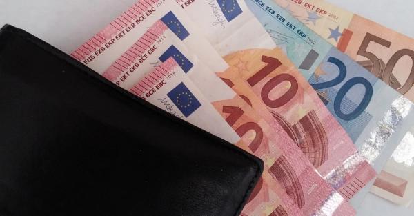 Курс валют на 28 квітня: скільки коштують долар, євро і злотий