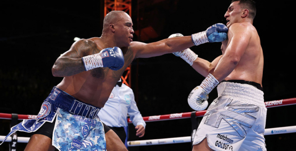 Вордлі нокаутував Хані в бою за тимчасовий титул WBO у надважкій вазі
