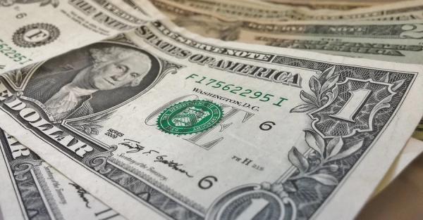 Курс валют на 10 червня: скільки коштують долар, євро і злотий
