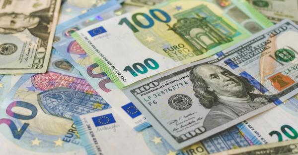 Долар проти євро: що буде з курсом до кінця року Долар проти євро: що буде з курсом до кінця року