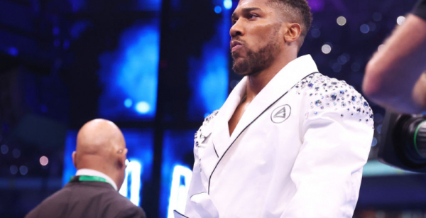 Джошуа може приєднатися до тренувального табору Усика в Іспанії