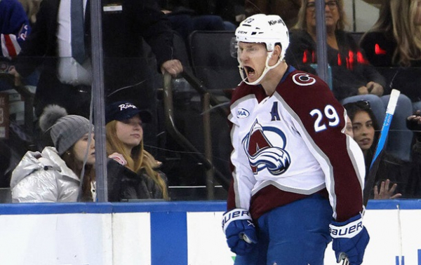 Ніч в НХЛ: Айлендерс виривають перемогу