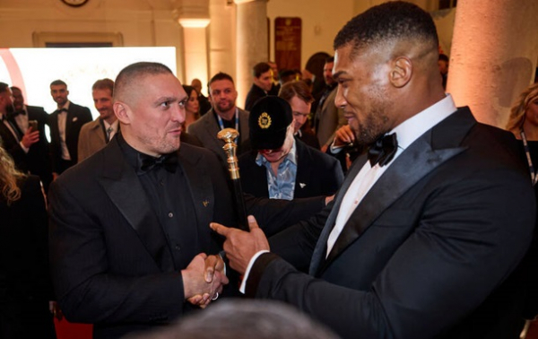 Усик оцінив шанси Джошуа в дуелі з Ф’юрі