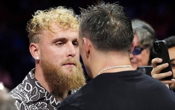 Усик підтвердив, що готовий провести бій з Полом в октагоні