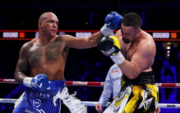 Усик прокоментував успіх Вордлі у поєдинку проти Паркера