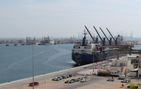 На Близькому Сході припиняють роботу нафтові та газові об'єкти